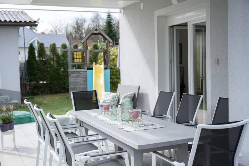 Schoenes Ferienhaus Mit Garten Pörtschach am Wörthersee Екстериор снимка